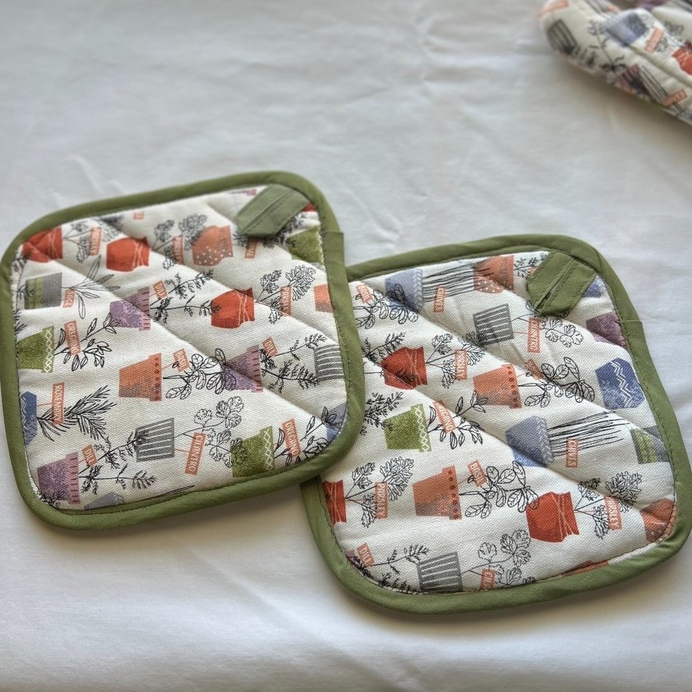 Oven Mitt and Pot holders bundle - Picture 4 of 13